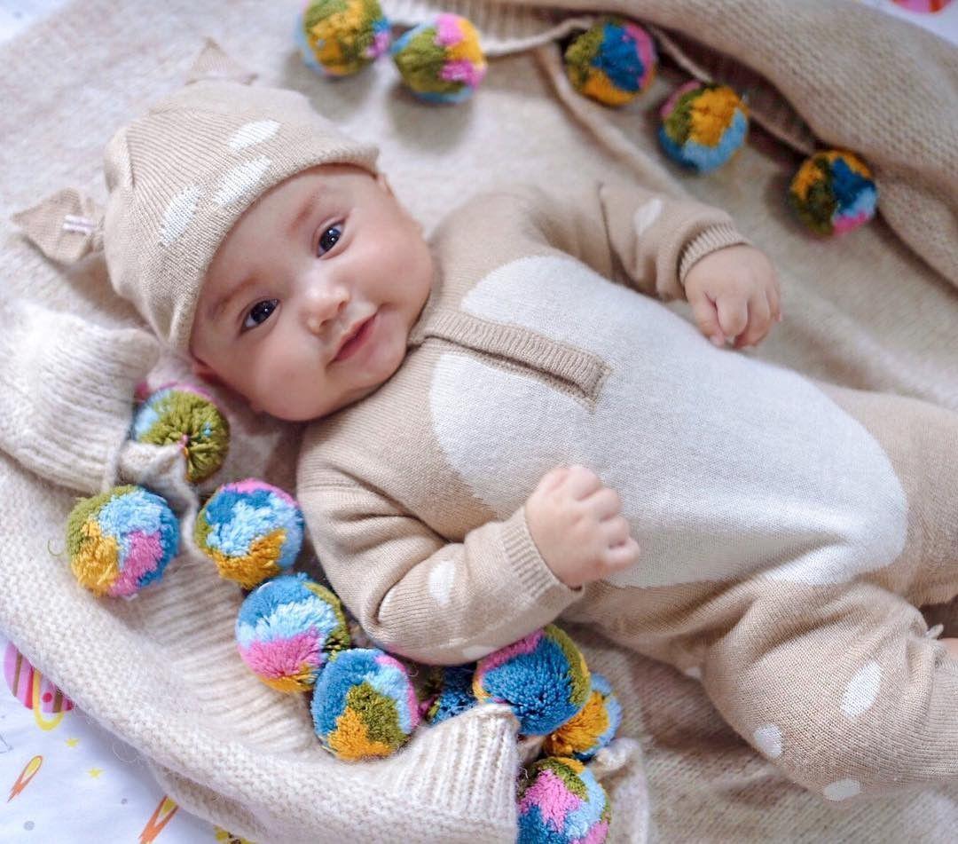 Potret Lucu Baby Xabiru dengan Outfit Uniknya, Gemes Pake Banget!
