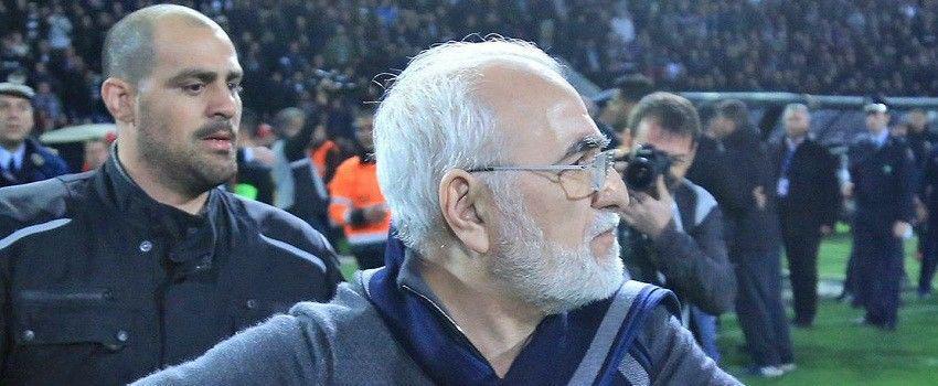 Gol Dianulir, Presiden Klub Serbu Lapangan & Ancam Wasit dengan Pistol