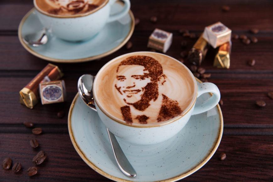 13 Potret Lukisan Unik di Atas Capuccino, Bikin Kopimu Makin Istimewa