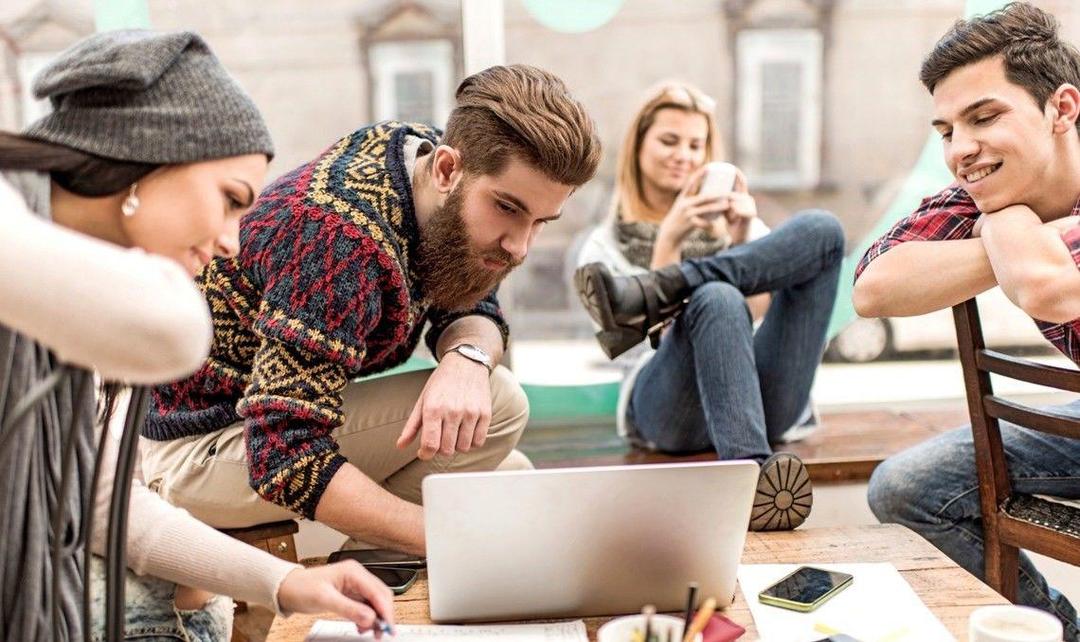 Ternyata Millenial Lebih Pilih Belajar Lewat Internet Ketimbang ke Kampus