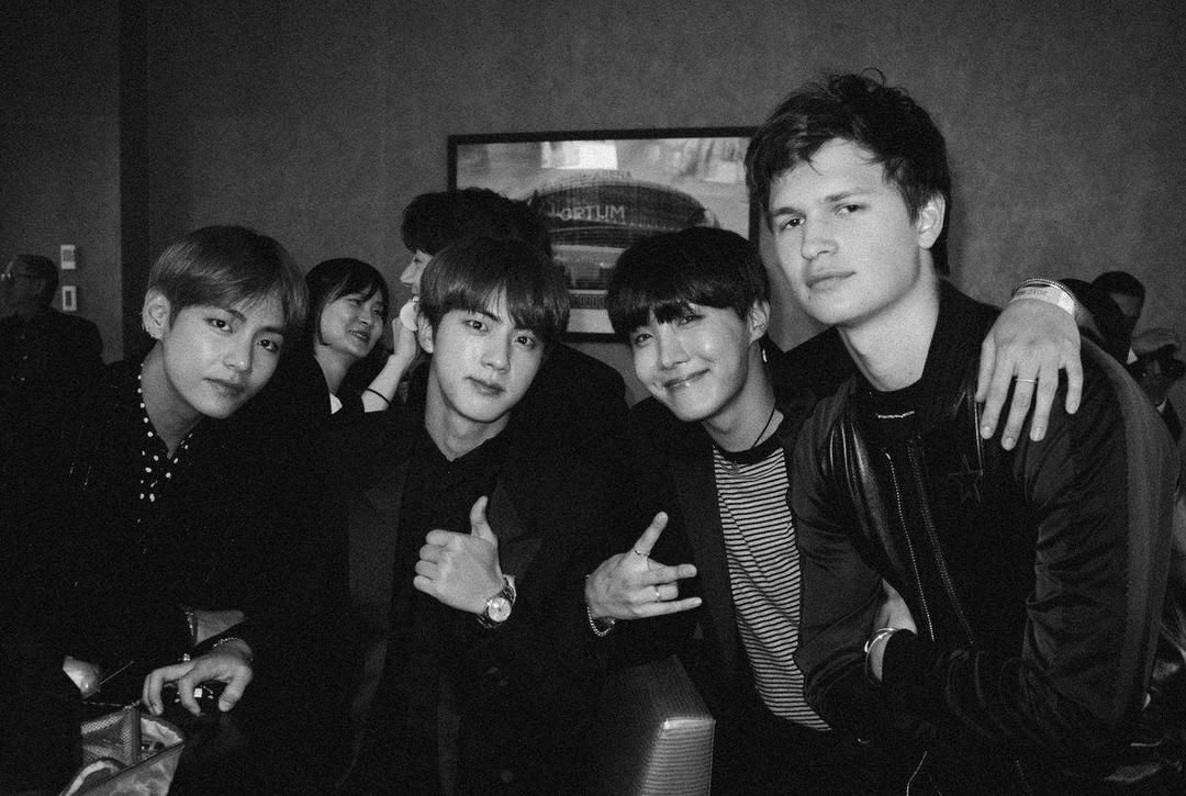 Tak Disangka, Seleb Terkenal Ini Ternyata Ngefans Sama BTS!