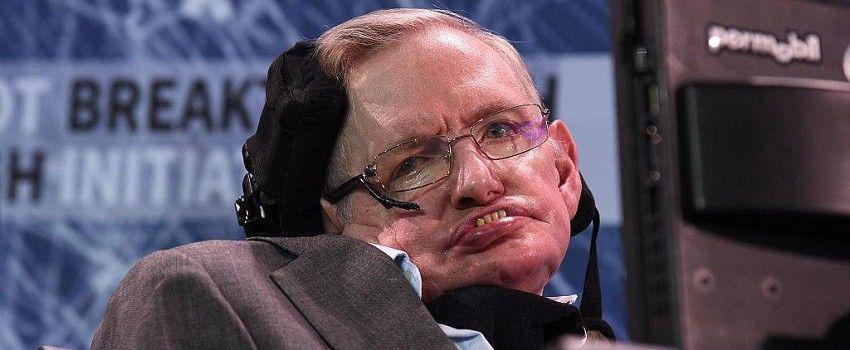 Selain Fisika, Ada Juga Lho Teori Stephen Hawking Mengenai Sepak Bola
