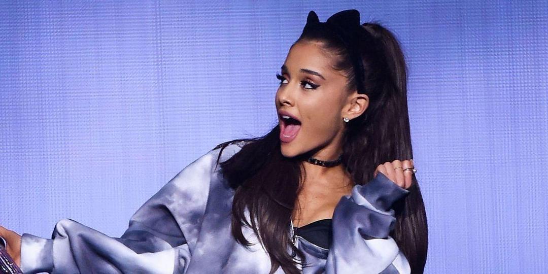 10 Ide Outfit ala Ariana Grande yang Pas untuk Wanita Bertubuh Petite