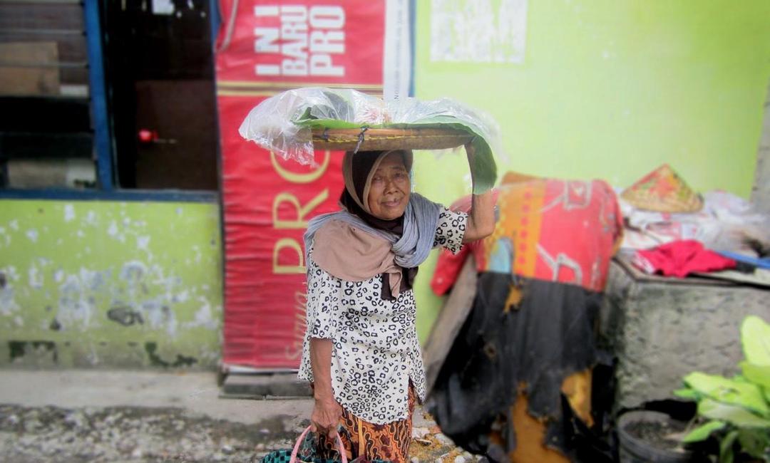 Mbah Pecel, Woman Fighter yang Tetap Mandiri di Masa Tuanya