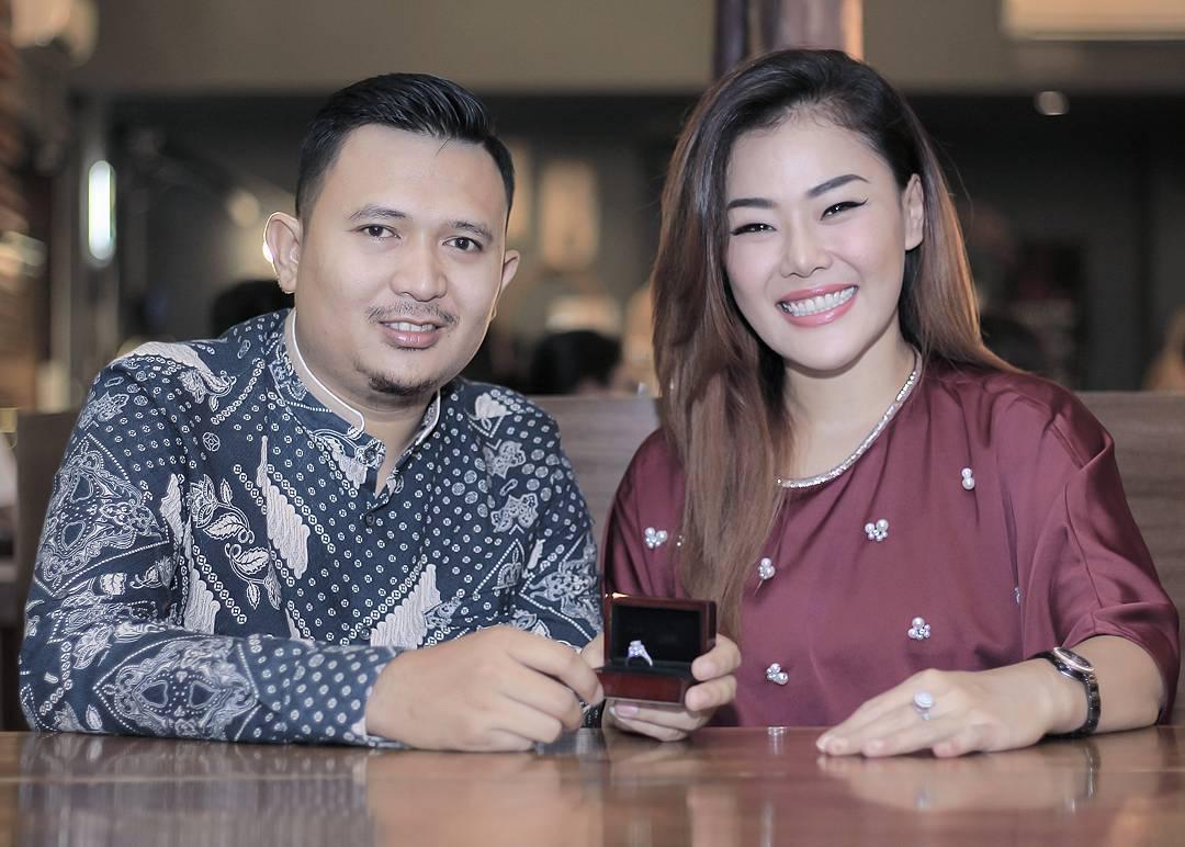 Akan Menikah, Ini 10 Potret Mesra Chef Aiko dan Calon Suami