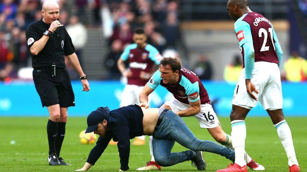 West Ham Keluarkan Larangan Seumur Hidup Pada Pelaku Invasi Lapangan