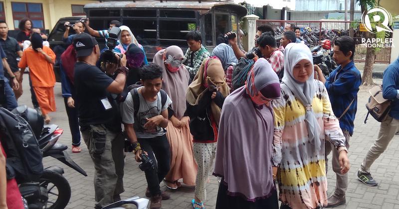 Di Balik Bisnis Prostitusi Online di Negeri Syariat