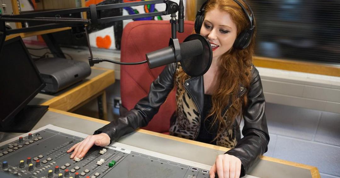 Catat Nih, Tips Sukses untuk Kamu yang Mau Jadi Penyiar Radio