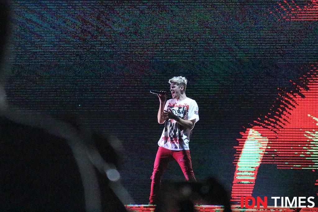 15 Potret Penampilan The Chainsmokers di Jakarta, Pecah Abis!