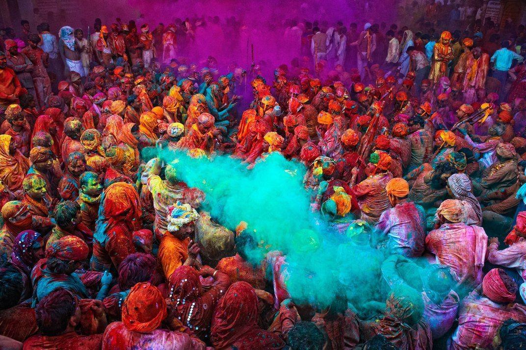 6 Festival Kotor-kotoran di Berbagai Negara Ini Bikin Liburanmu Seru!