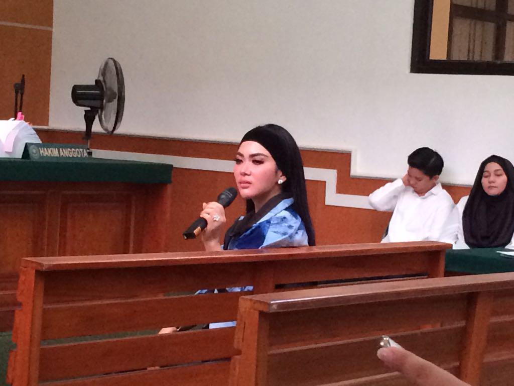 5 Fakta Kesaksian Syahrini di Sidang First Travel, Sempat Izin Buka Jaket