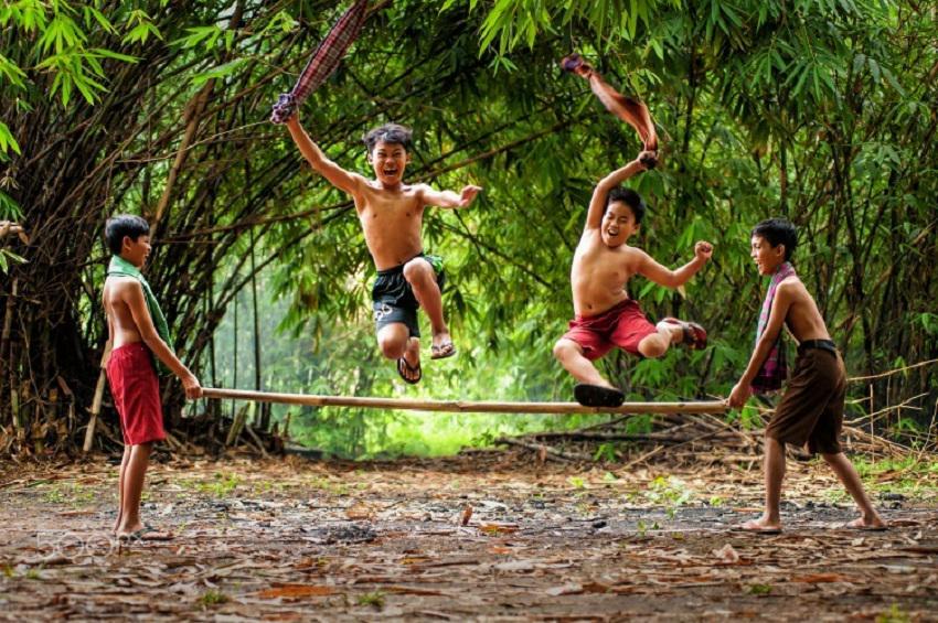 5 Permainan Tradisional Ini Dijamin Bikin Kamu Pengin Balik Lagi Jadi Anak Kecil!