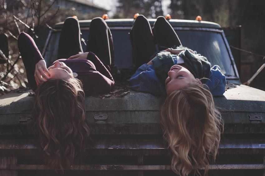 Supaya Sahabat Nyaman Curhat Padamu, Lakukan 7 Tips Ini Sekarang