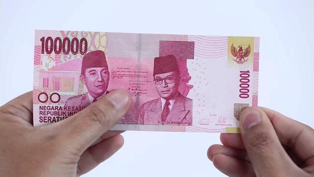 Jangan Dirobek, Kamu Bisa Pakai Uang Rp 100 Ribumu untuk Beli ini!