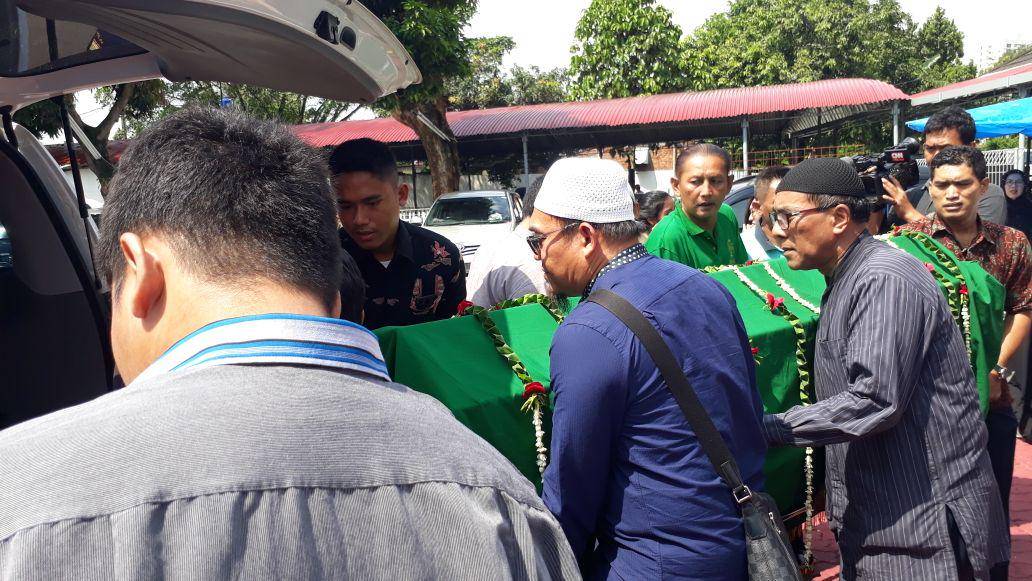 Diiringi Isak Tangis Keluarga, Jenazah Hunaidi Pensiunan TNI Dimakamkan