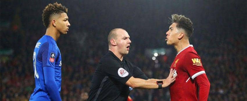 5 Pesepak Bola Dunia yang Dilarang Bermain Karena Kasus Rasis Kontroversial