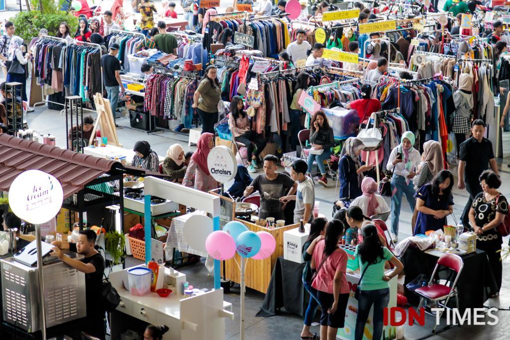10 Potret Keseruan Sunday Market di Sutos, Bazarnya Kaum Millennials