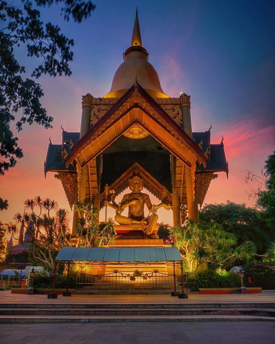 Indahnya 7 Tempat Wisata Religi Surabaya, Kota Multietnis yang Mengagumkan!