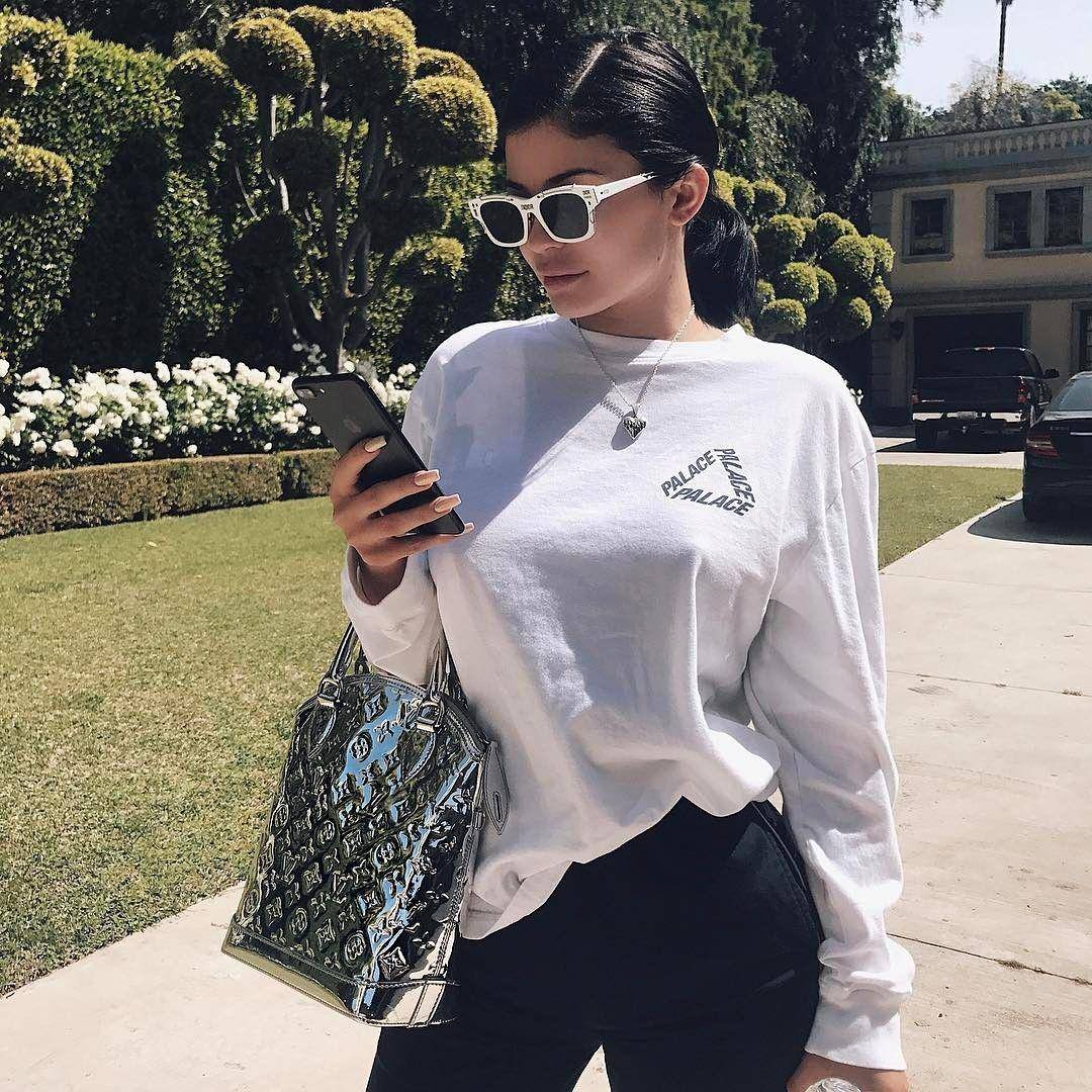 instagram.com/kyliejenner