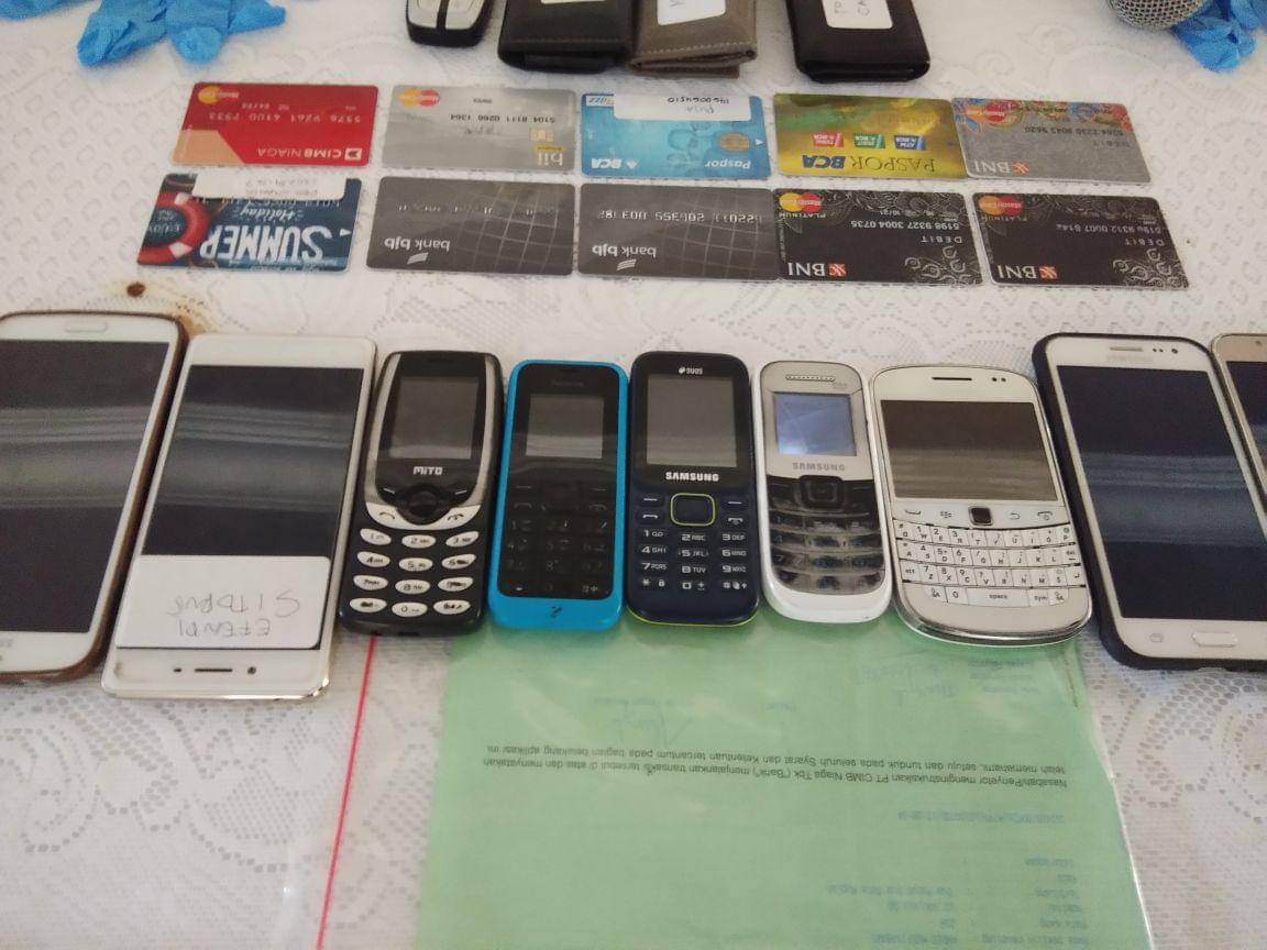 Ilustrasi barang bukti penipuan IDN Times/Vanny El Rahman