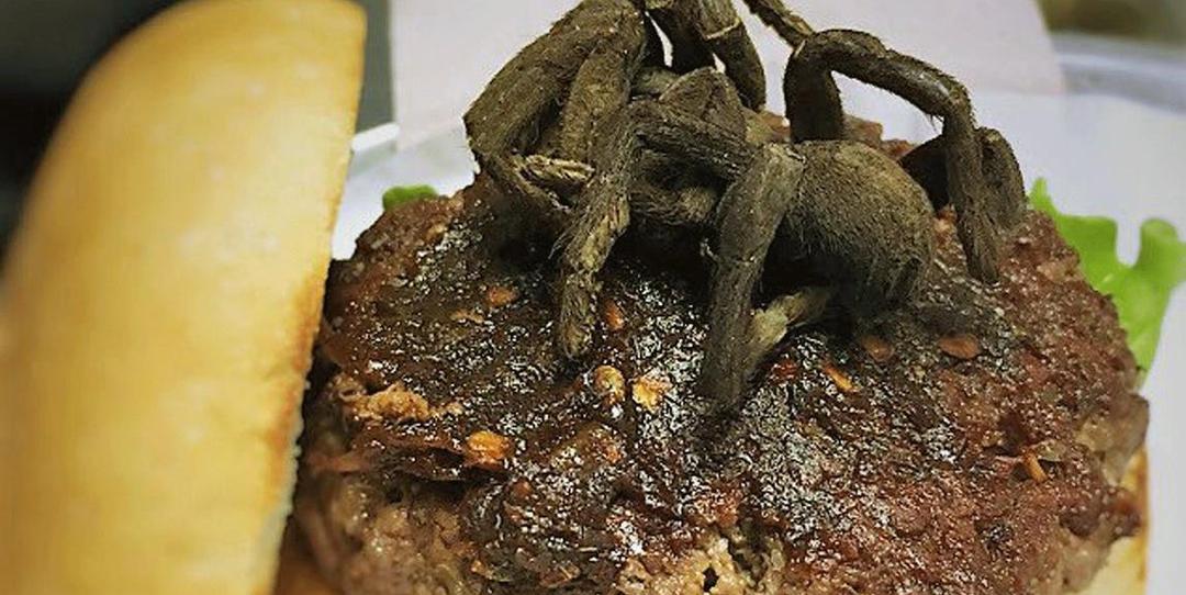 Ekstrem! Restoran Ini Menyajikan Burger Dengan Topping Tarantula