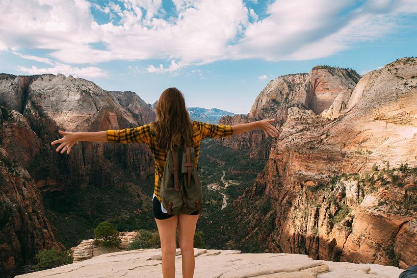 Traveling Saat Ramadan? Terapkan 8 Tips Ini Agar Puasa Lancar!