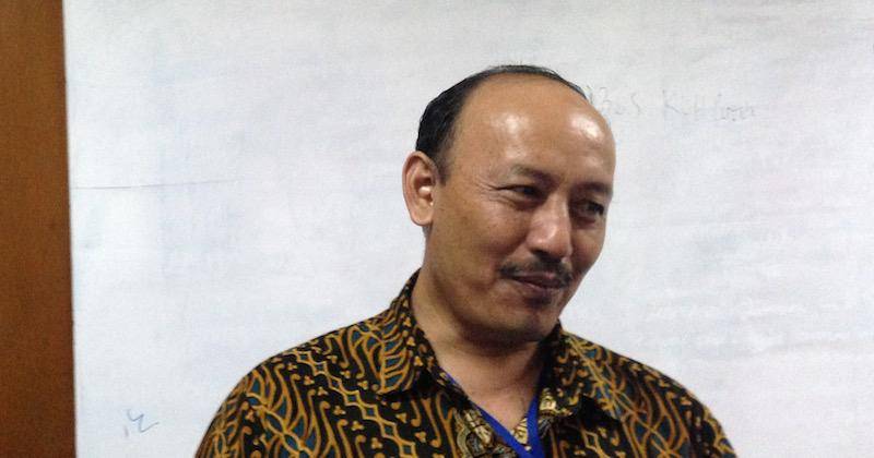 Diperkarakan. Saksi ahli Komisi Pemberantasan Korupsi (KPK) Basuki Wasis memberikan keterangan pers di YLBHI Jakarta, Senin (16/4). Wasis diperkarakan mantan Gubernur Sultra Nur Alam karena kesaksiannya di sidang Tipikor. Foto oleh Christian Simbolon/Rappler 