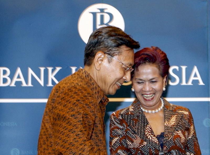 Ke Mana Bandul Century Bergerak?