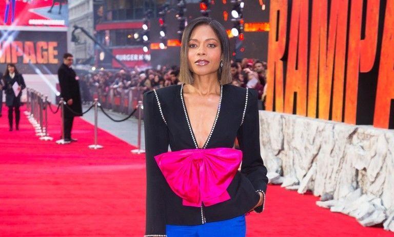 10 Potret Naomie Harris, Pemeran 'Dr. Kate Caldwell' di Film Rampage