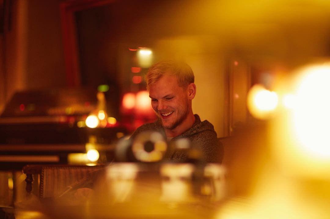 Meninggal di Usia Muda, Begini Potret Perjalanan Karir DJ Avicii!