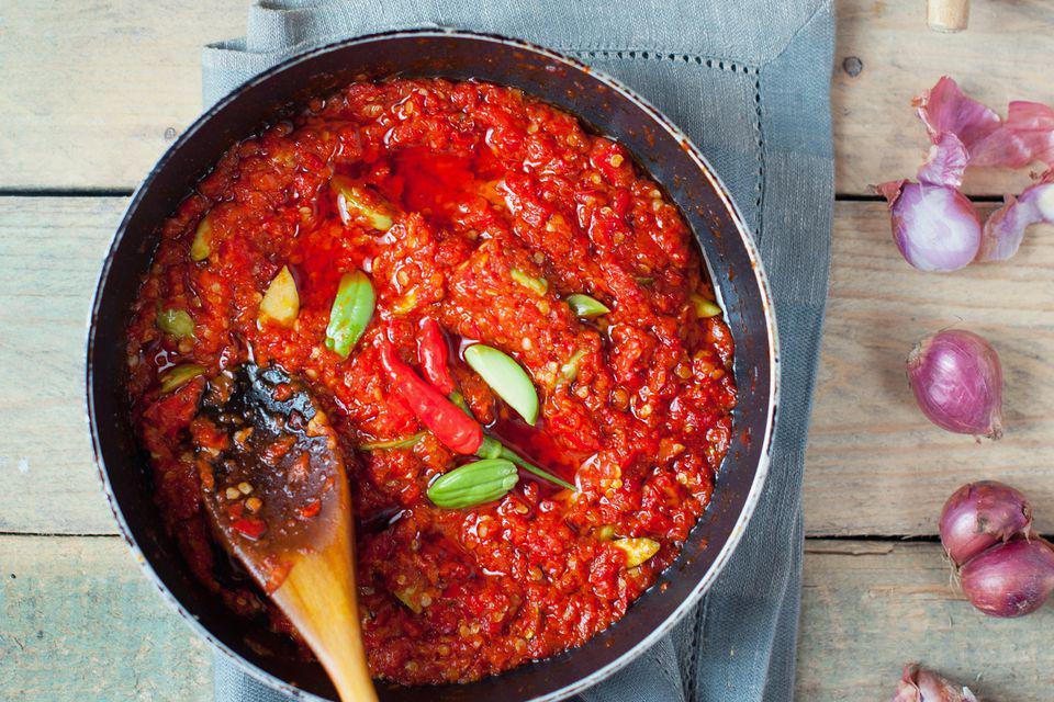 Gak Perlu Pengawet, Ternyata Ini Cara Mengakali Sambal Agar Tahan Lama!