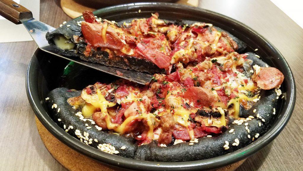 Ngaku Penggemar Black Pizza Monsta yang Kekinian, Wajib Coba Resep Berikut!