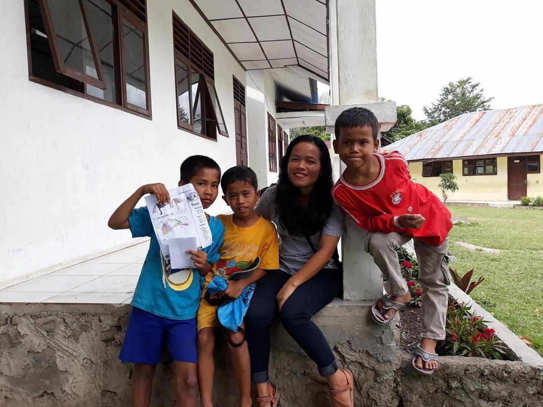 Semangat Ima Novita Siregar Mengabdi untuk Anak-anak Samosir