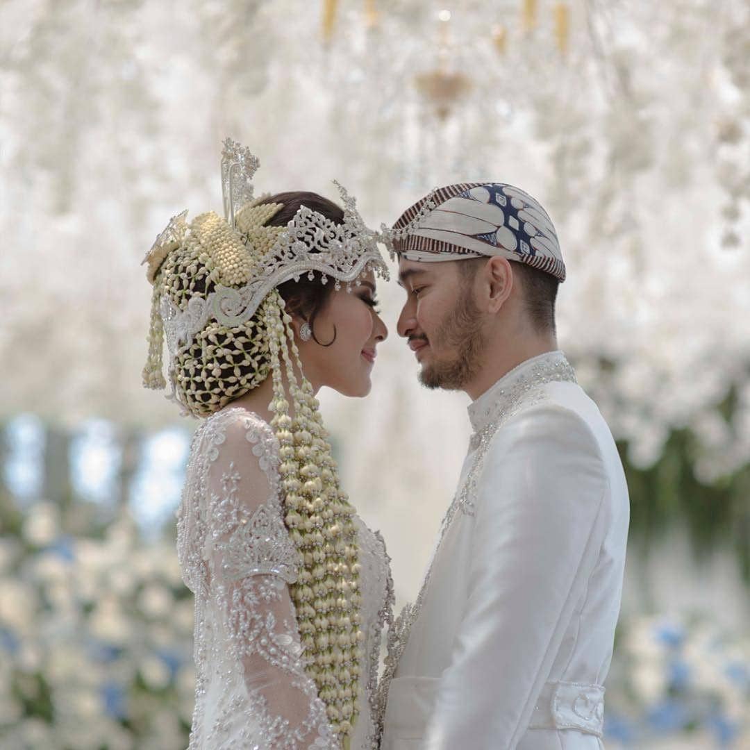 Sah Menjadi Suami Istri, Ini 6 Fakta Pernikahan Syahnaz dan Jeje