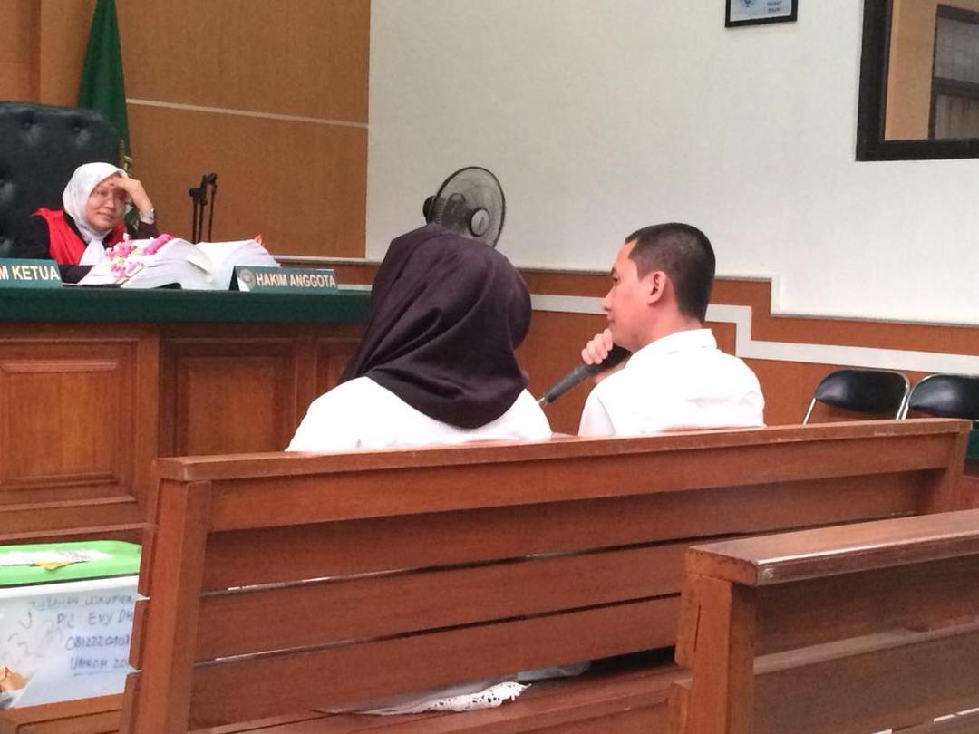 Sidang First Travel Diwarnai Isak Tangis Terdakwa Andika dan Hasibuan