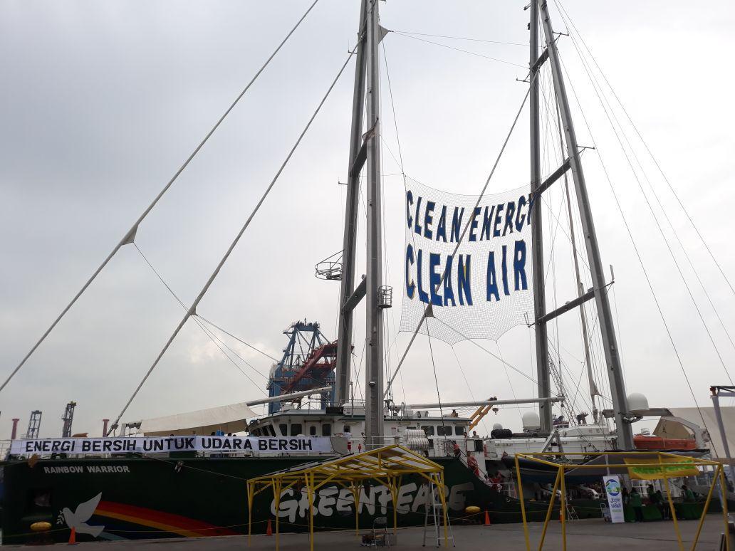 Merapat di Tanjung Priok, Ini 5 Fakta Kapal Layar Rainbow Warrior