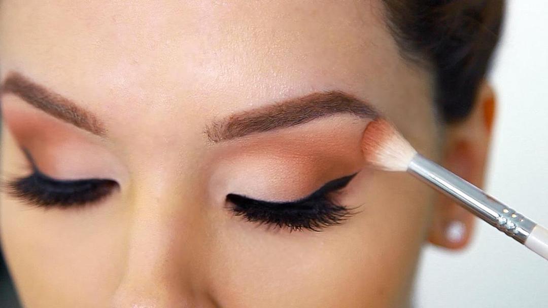 5 Eyeshadow Palette Terbaik, Bikin Mata Terlihat Lebih Hidup