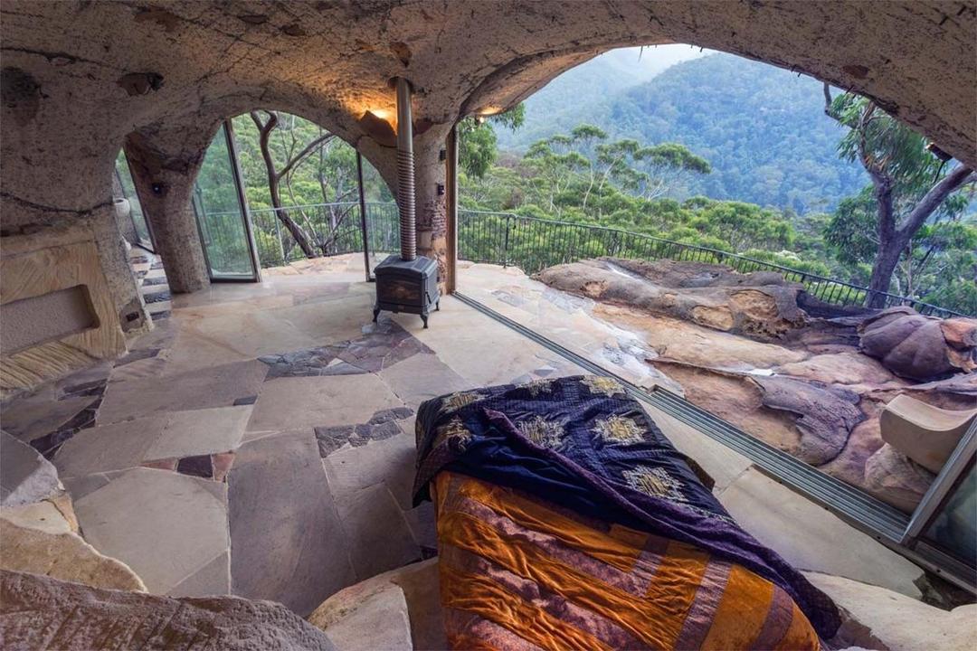 Sensasi Menginap dalam Goa Bisa Kamu Coba di 7 Tempat Ini!