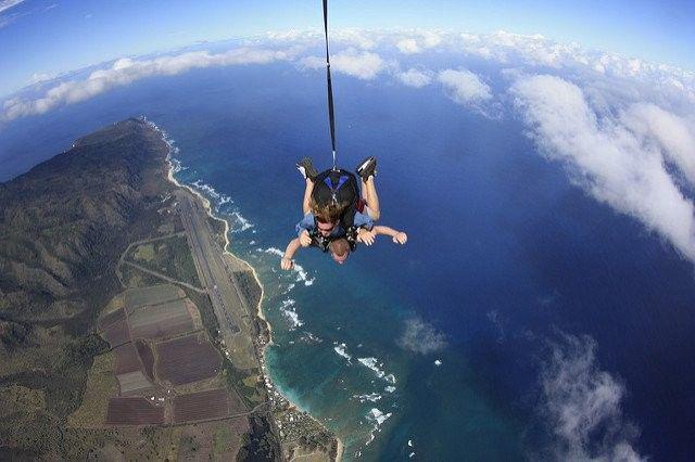 10 Tempat Skydiving Terbaik di Dunia, Wajib Masuk Wish List Nih!