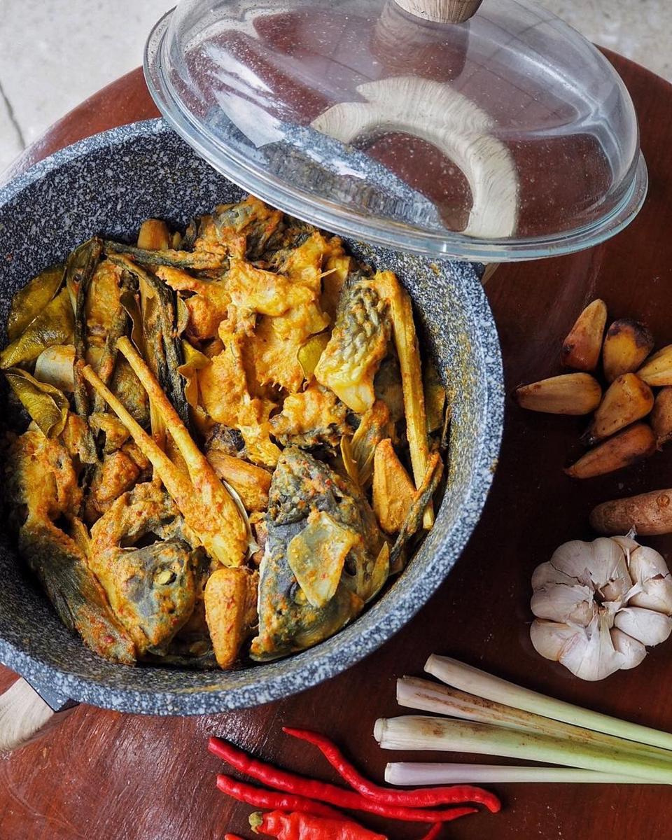 Ini Rempah-rempah Rahasia Kelezatan Masakan Arsik Ikan Mas Khas Batak