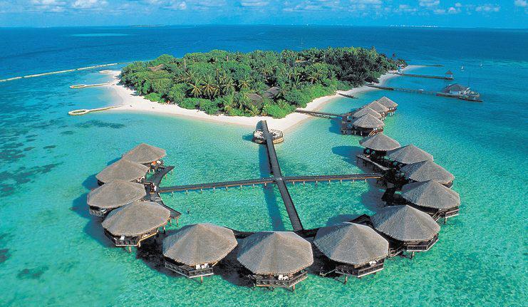 15 Pantai Paling Indah di Indonesia yang Gak Kalah Indah dari Maldives