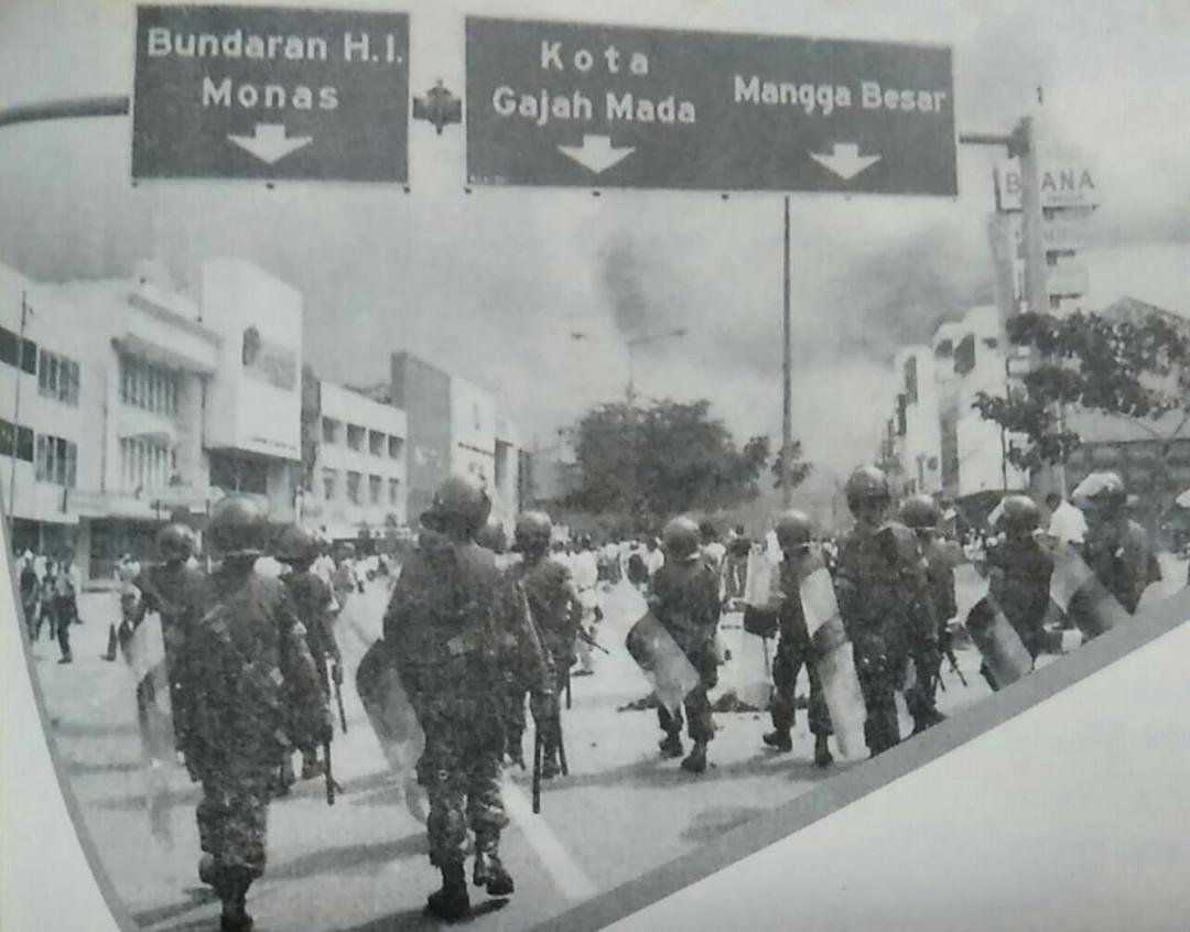 Draf Buku Sejarah yang Ditulis Ulang Fadli Zon: Tidak Ada Tragedi Mei 1998  