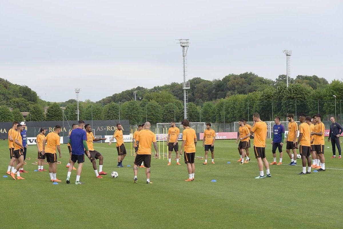 twitter.com/@OfficialASRoma