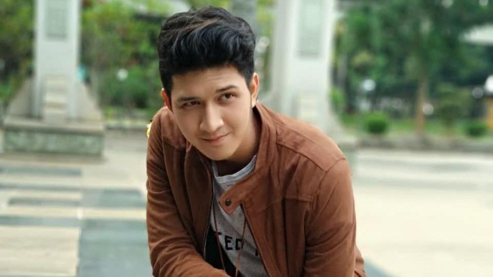10 Gaya Sederhana Tapi Kece Aditya Zoni, Bikin Cewek Jatuh Hati