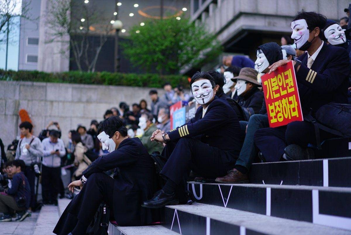 twitter.com/@KoreaExpose