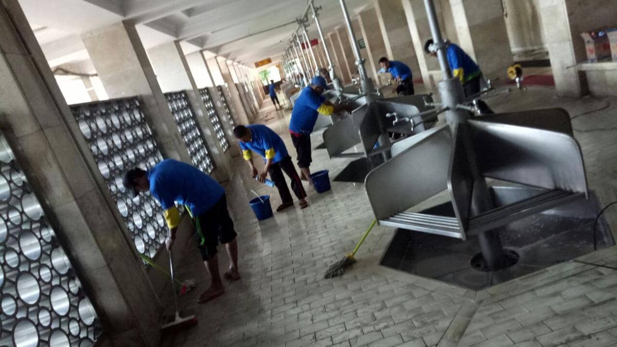 Menjelang Ramadan, DMI dan Unilever Bersih-Bersih 2 Ribu Masjid