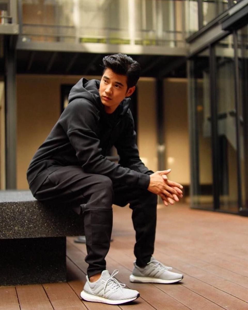 Mau Ganteng Maksimal? 10 Gaya Sederhana Mario Maurer Ini Bisa Dicoba