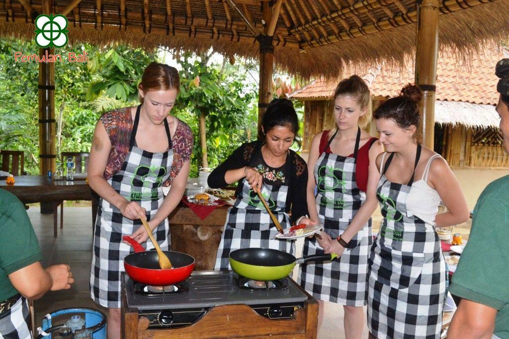 cookingclassubud.com