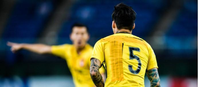 Akibat Jersey Ditempeli Plester, Kitman Guangzhou Evergrande Dihukum