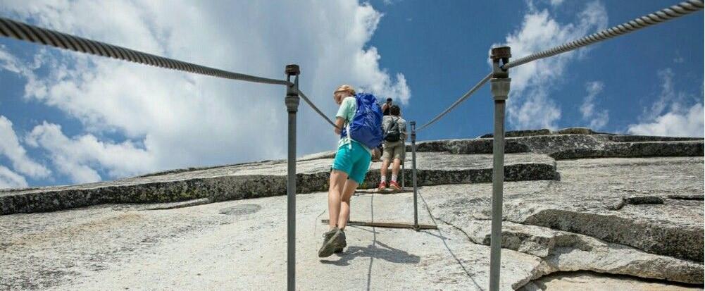 Berani Coba? Intip Nih 5 Wisata Pendakian Terekstrem di Dunia